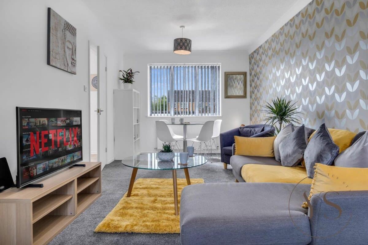 Stylish 3Br Home - Beautiful Garden - Parking West Bromwich Zewnętrze zdjęcie