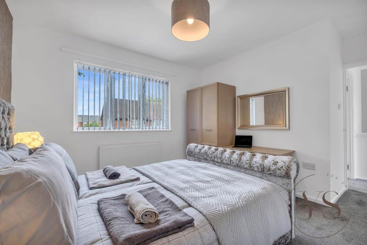Stylish 3Br Home - Beautiful Garden - Parking West Bromwich Zewnętrze zdjęcie