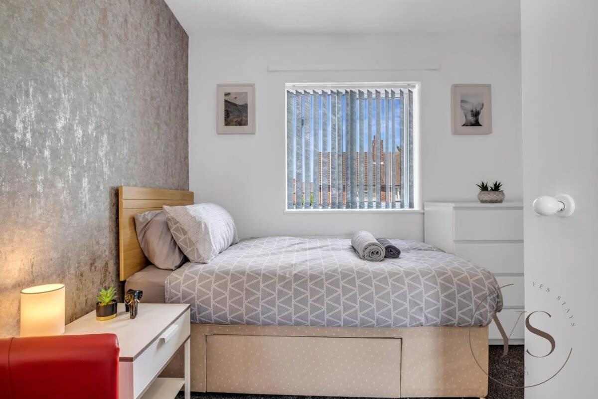 Stylish 3Br Home - Beautiful Garden - Parking West Bromwich Zewnętrze zdjęcie
