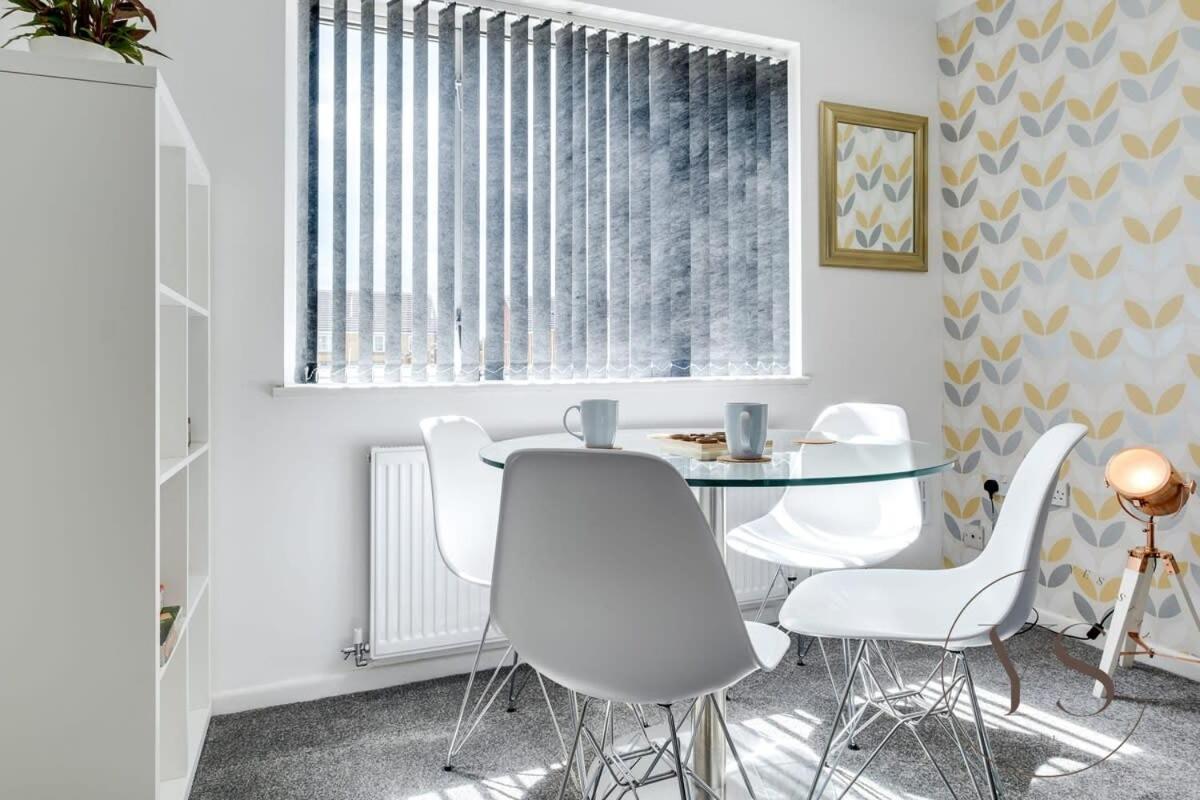 Stylish 3Br Home - Beautiful Garden - Parking West Bromwich Zewnętrze zdjęcie